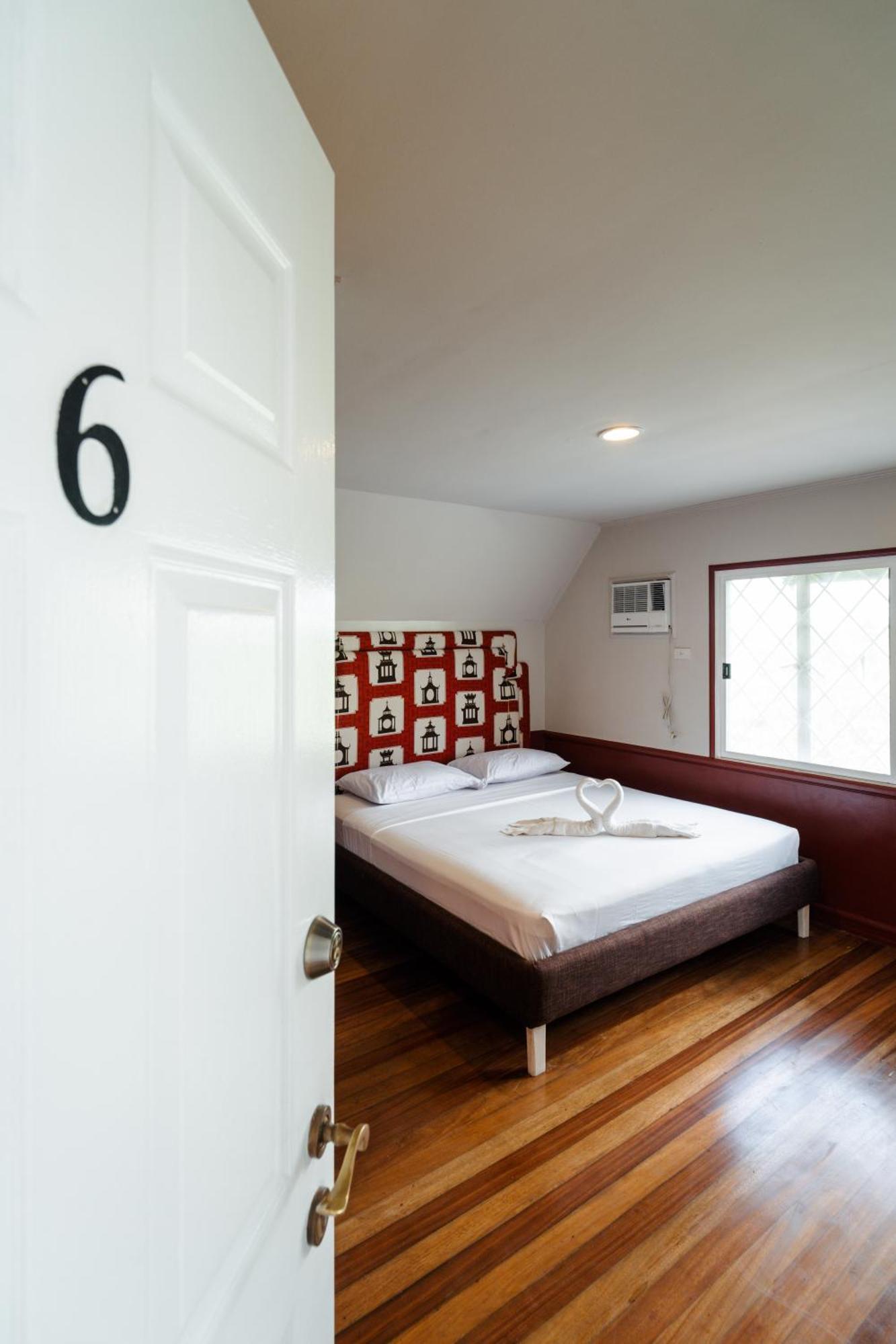 タガイタイ Jacobs Hill Tagaytay Bed & Breakfast エクステリア 写真